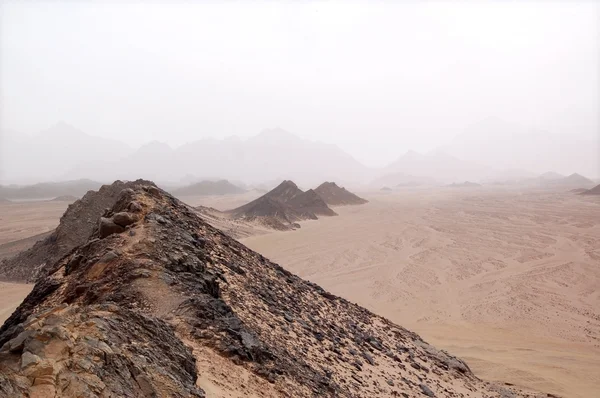 Bergen in woestijn — Stockfoto