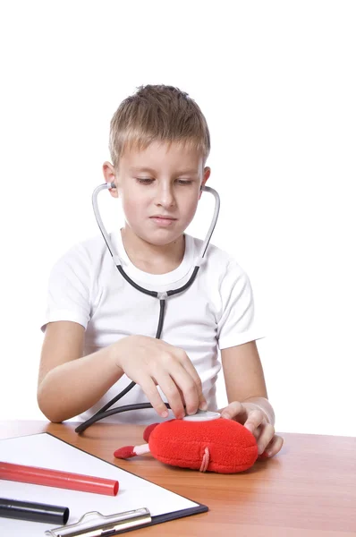 Roztomilý mladý chlapec hrát doktor — Stock fotografie