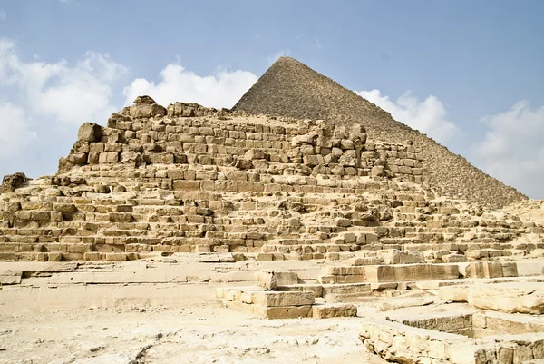 Krajina s pyramidami — Stock fotografie