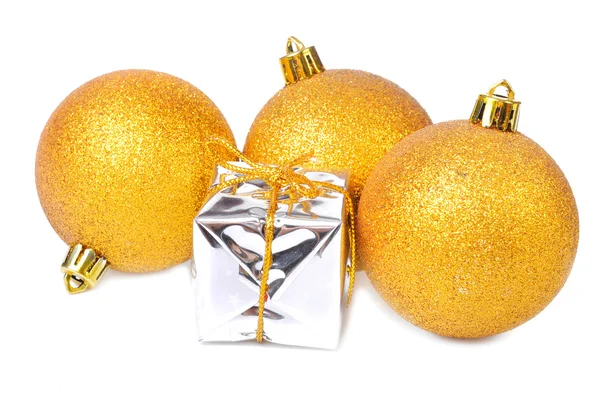 Gouden Kerstdecoratie en gift — Stockfoto