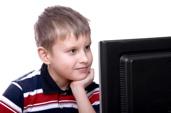 在计算机上工作的少年 — 图库照片