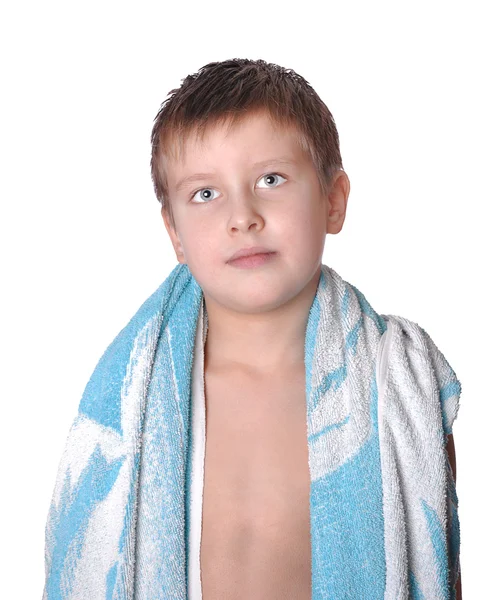 Criança alegre na toalha de banho — Fotografia de Stock