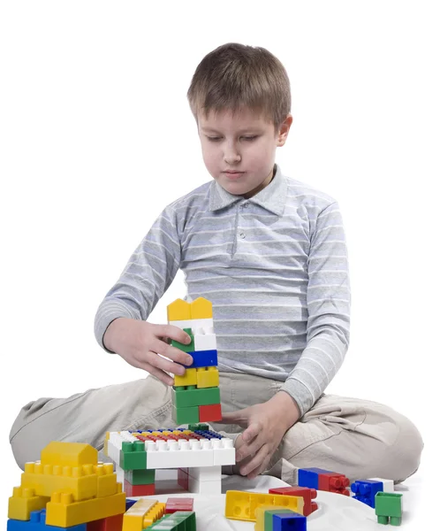 Хлопчик побудувати будинок — стокове фото