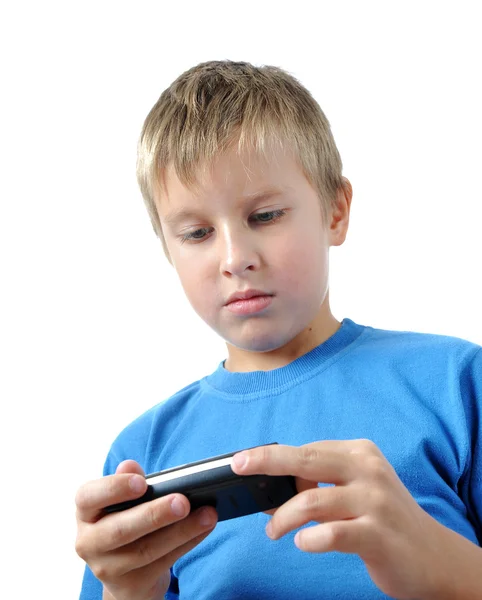 Chlapec je prohlížení na mobilním telefonu — Stock fotografie