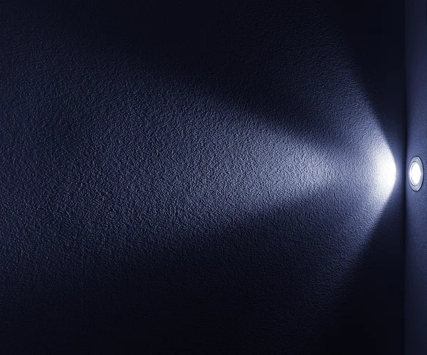 Modrý světelný paprsek z projektoru — Stock fotografie