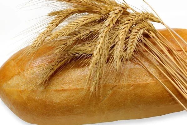 Orejas de trigo y una barra de pan —  Fotos de Stock