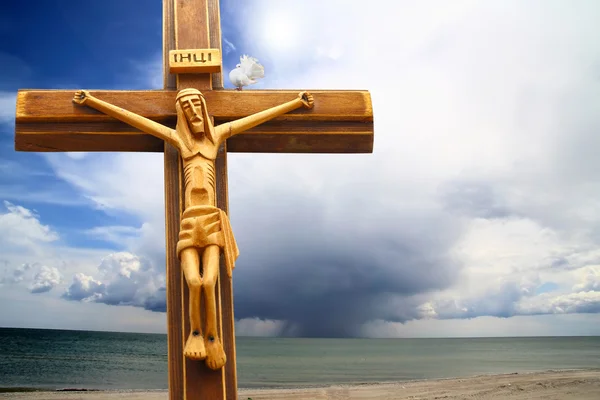 Иисус Христос распят на кресте — стоковое фото