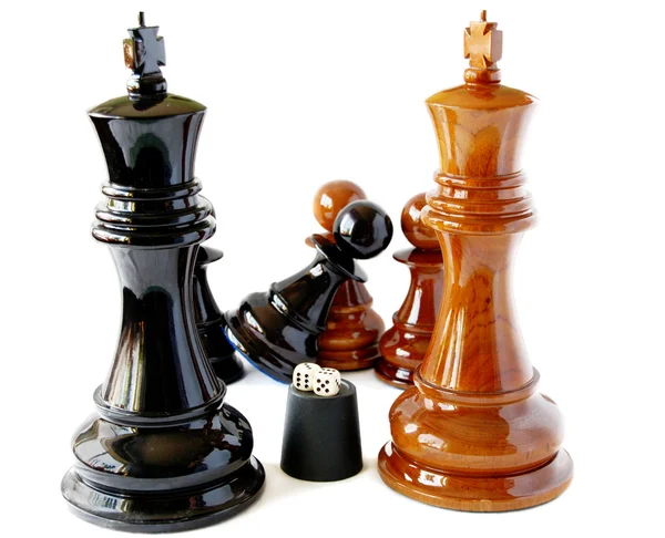Satranç ve kemikleri oynamak — Stok fotoğraf