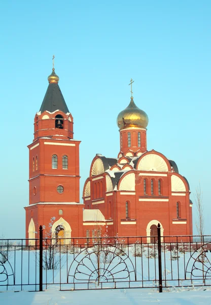 Iglesia de ladrillo rojo — Foto de Stock