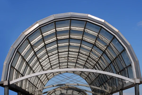 Arco in acciaio e tetto in vetro — Foto Stock