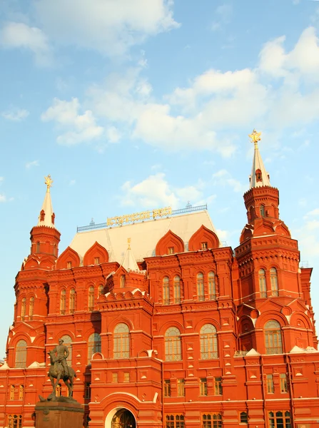 Kırmızı kare üzerinde Rus Tarihi Müzesi — Stok fotoğraf