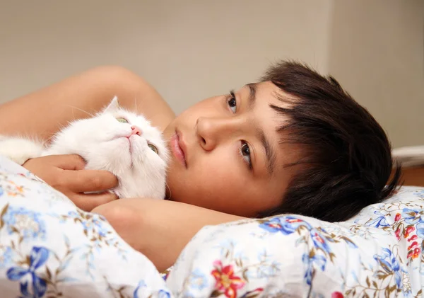 Boy with white cat — Stock Photo, Image