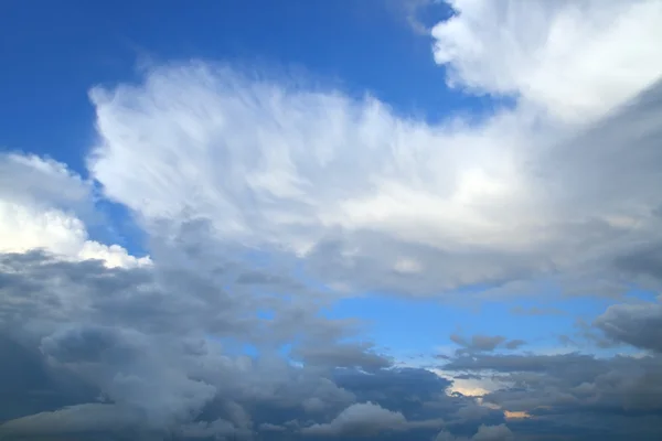 Красота неба с облаками — стоковое фото
