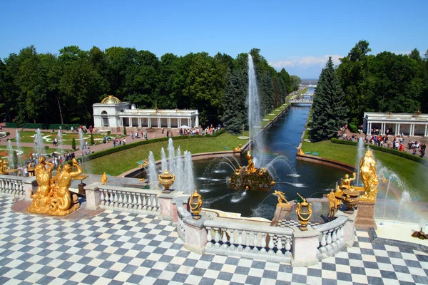 Петергоф-парк в Санкт-Петербурге — стоковое фото