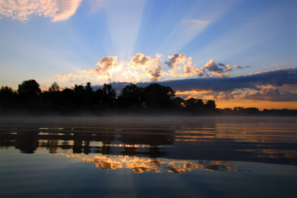 Reflection sunrise — Stock Photo, Image