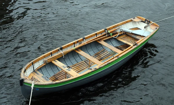 Ζωή-βάρκα συνδέονται με σχοινιά — Φωτογραφία Αρχείου