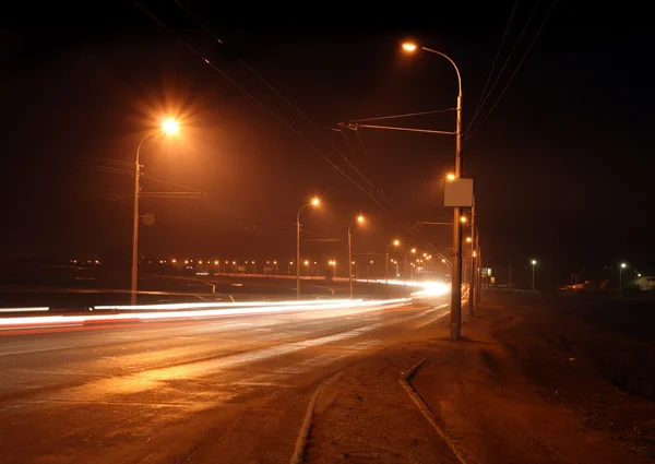 Дорожній рух нічної дороги — стокове фото