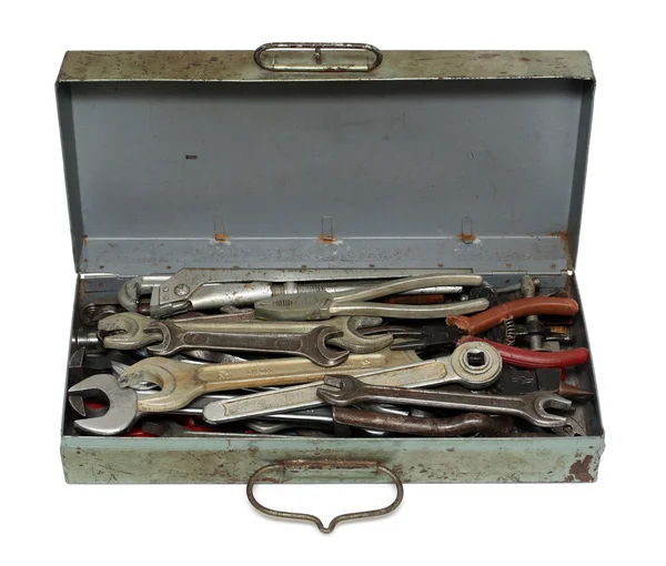 Caja vieja oxidada con herramientas — Foto de Stock