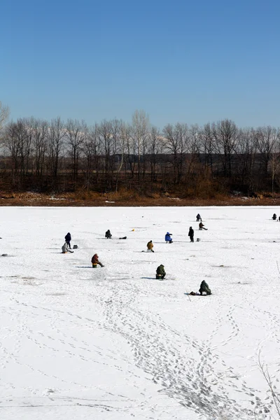 Χειμώνα αλιεία στον πάγο — Φωτογραφία Αρχείου