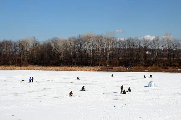 Zimní rybolov pod ledem — Stock fotografie