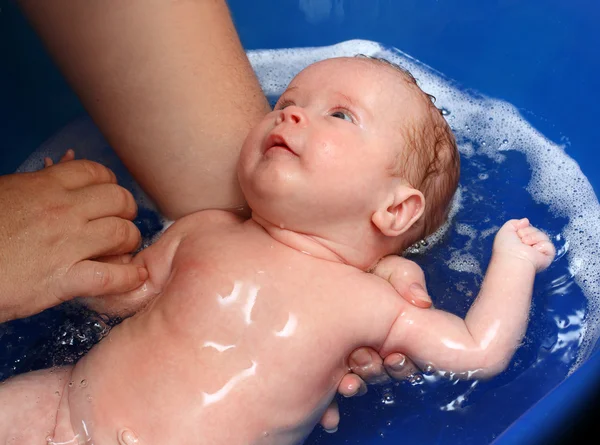 Newborn baby in bathtub — Stock Photo, Image