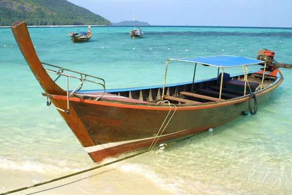 Båtar i Andamansjön — Stockfoto
