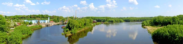 Het panoramische uitzicht met desna rivier — Stockfoto