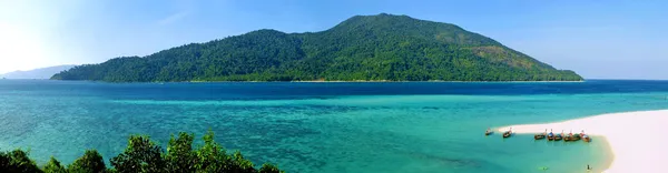 Panoramatický pohled na tropický ostrov — Stock fotografie