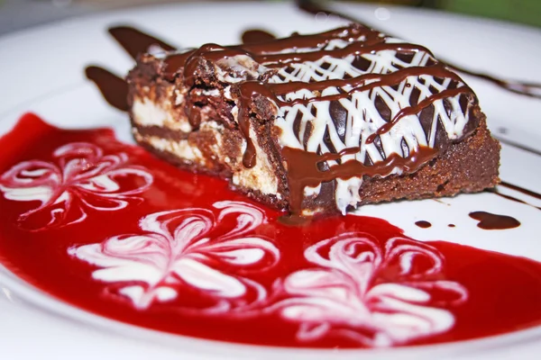 Chocolate roll with cherry jam — Stock Photo, Image