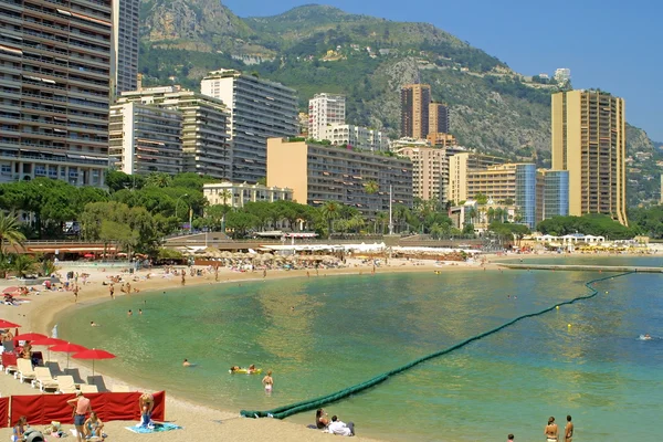 Praia de areia em Monte Carlo, Mônaco — Fotografia de Stock