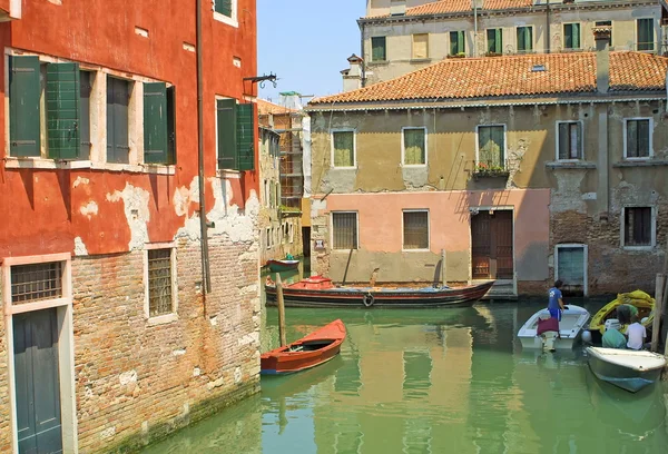Budovy a kanály v Benátkách — Stock fotografie