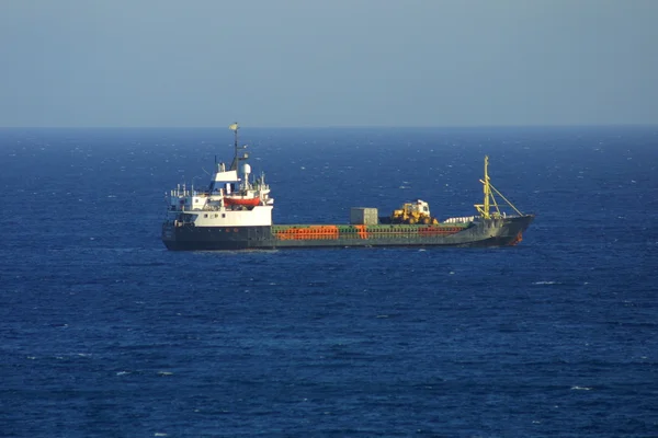 Loď ve Středozemním moři — Stock fotografie