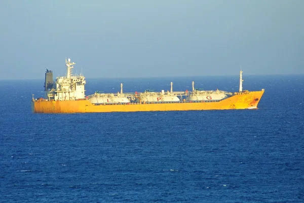 Het schip in de Middellandse Zee — Stockfoto