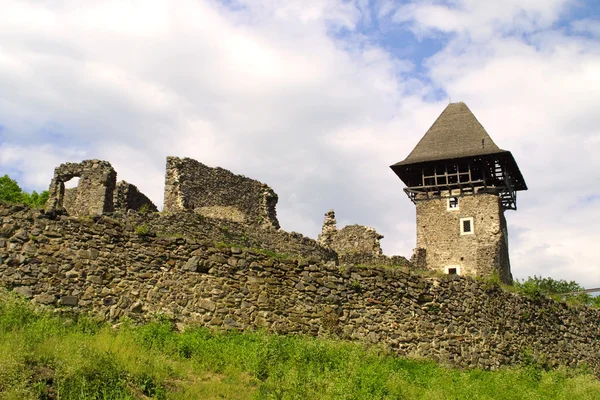 Ruínas do castelo antigo — Fotografia de Stock