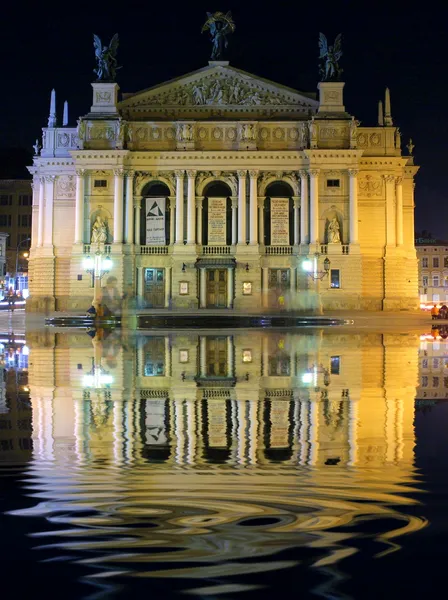 Lviv Opera and Ballet Theater — стокове фото