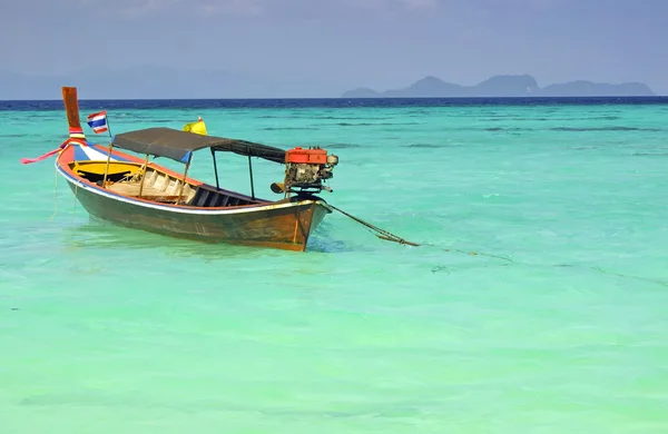 Boot im andamanischen Meer — Stockfoto