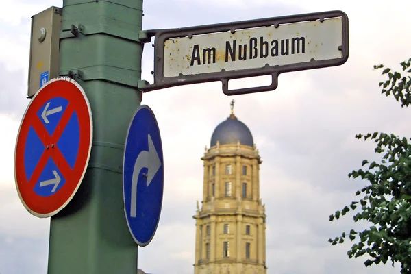 Panneaux routiers sur un poteau à Berlin — Photo