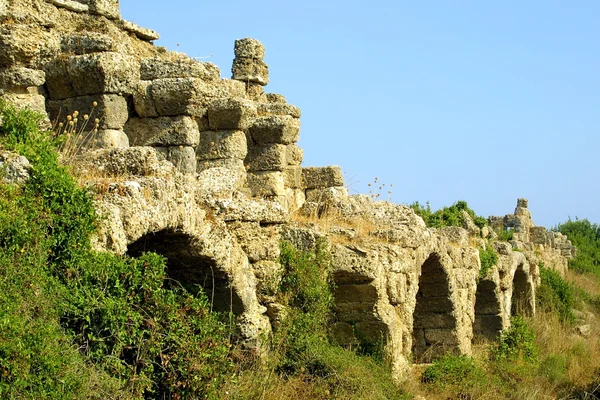 Antigo aqueduto romano — Fotografia de Stock