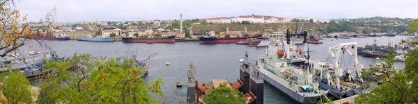 Панорамный вид на Севастопольскую бухту — стоковое фото
