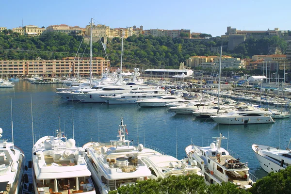 Yachts de luxe dans le port de Monte-Carlo — Photo