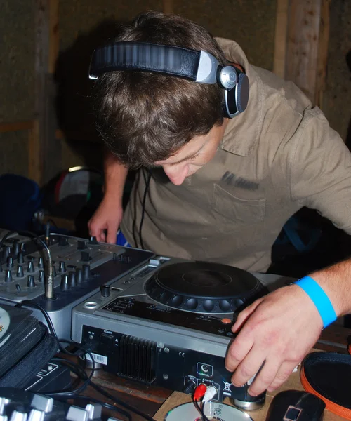 DJ tworzyć muzykę — Zdjęcie stockowe