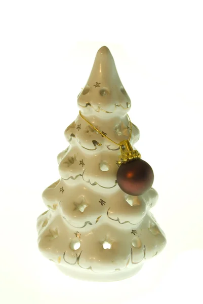 白の陶磁器のクリスマス ツリー — ストック写真