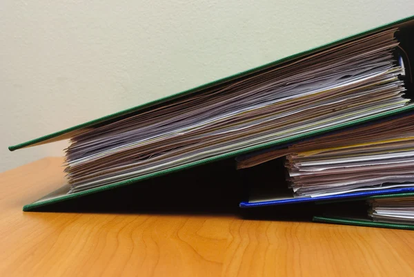 Pilha de documentos em pastas — Fotografia de Stock