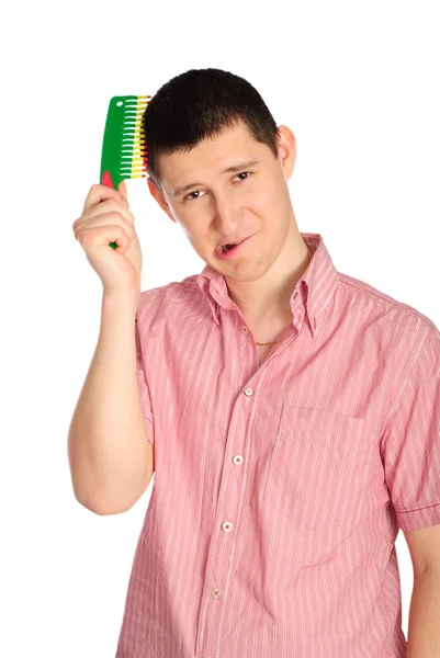 Чоловік розчісує волосся — стокове фото