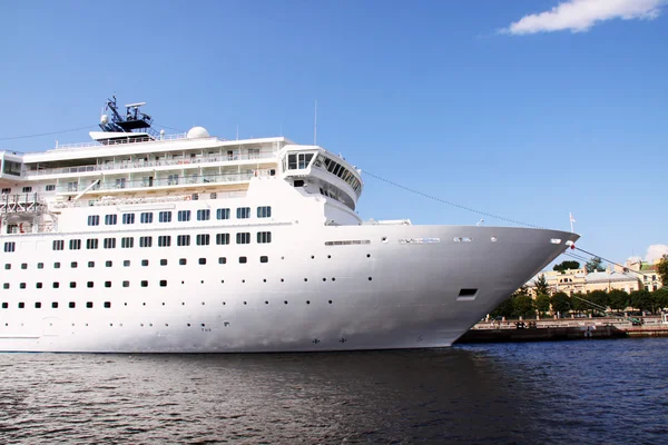 Luxury white cruise ship shot at angle a — Stock Photo, Image