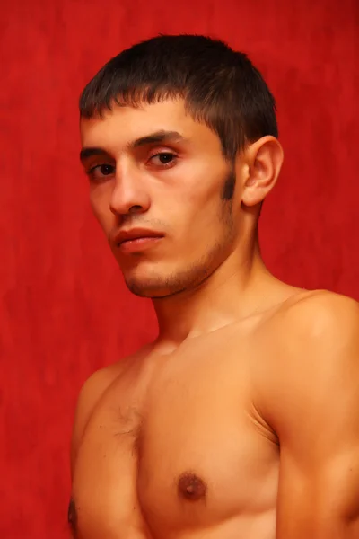 Ritratto di giovane muscoloso senza maglietta m — Foto Stock