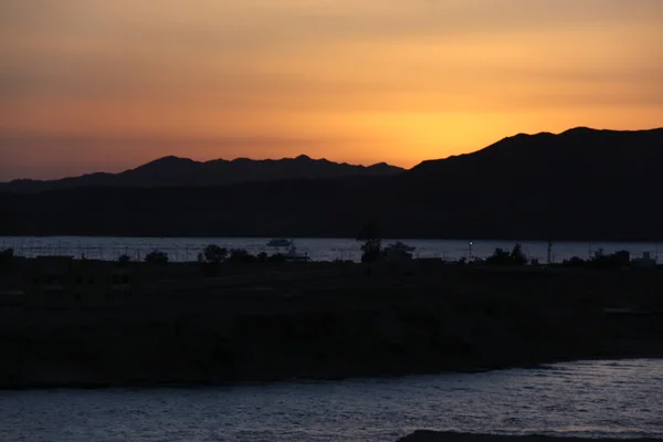 Solnedgång i Röda havet — Stockfoto