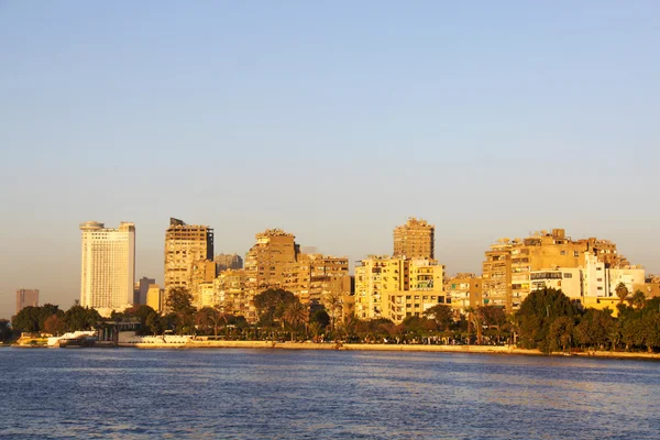 Під час заходу сонця cairo від мосту річки Ніл — стокове фото