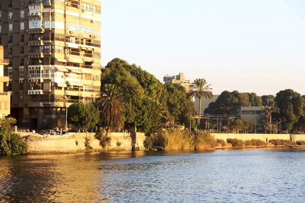 Puesta de sol El Cairo desde el puente del río Nilo — Foto de Stock