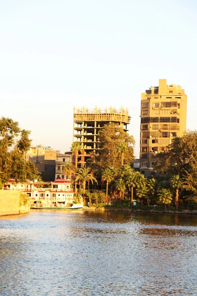 Під час заходу сонця cairo від мосту річки Ніл — стокове фото
